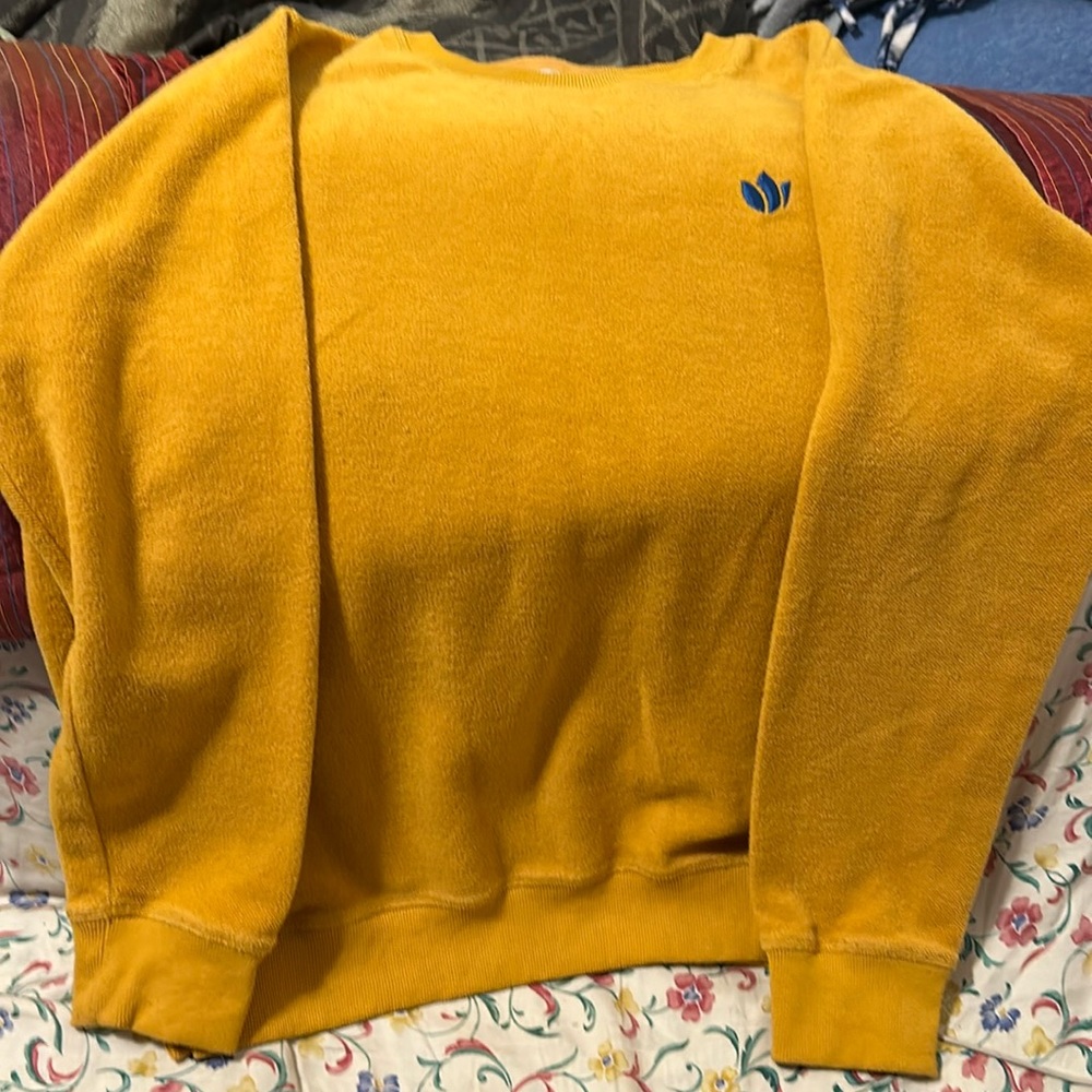 Women’s large Dutch bros leaf sweatshirt